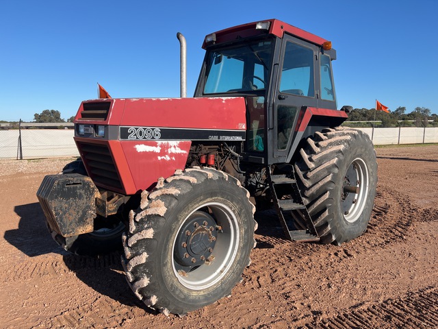 Case 2096 4WD Tractor