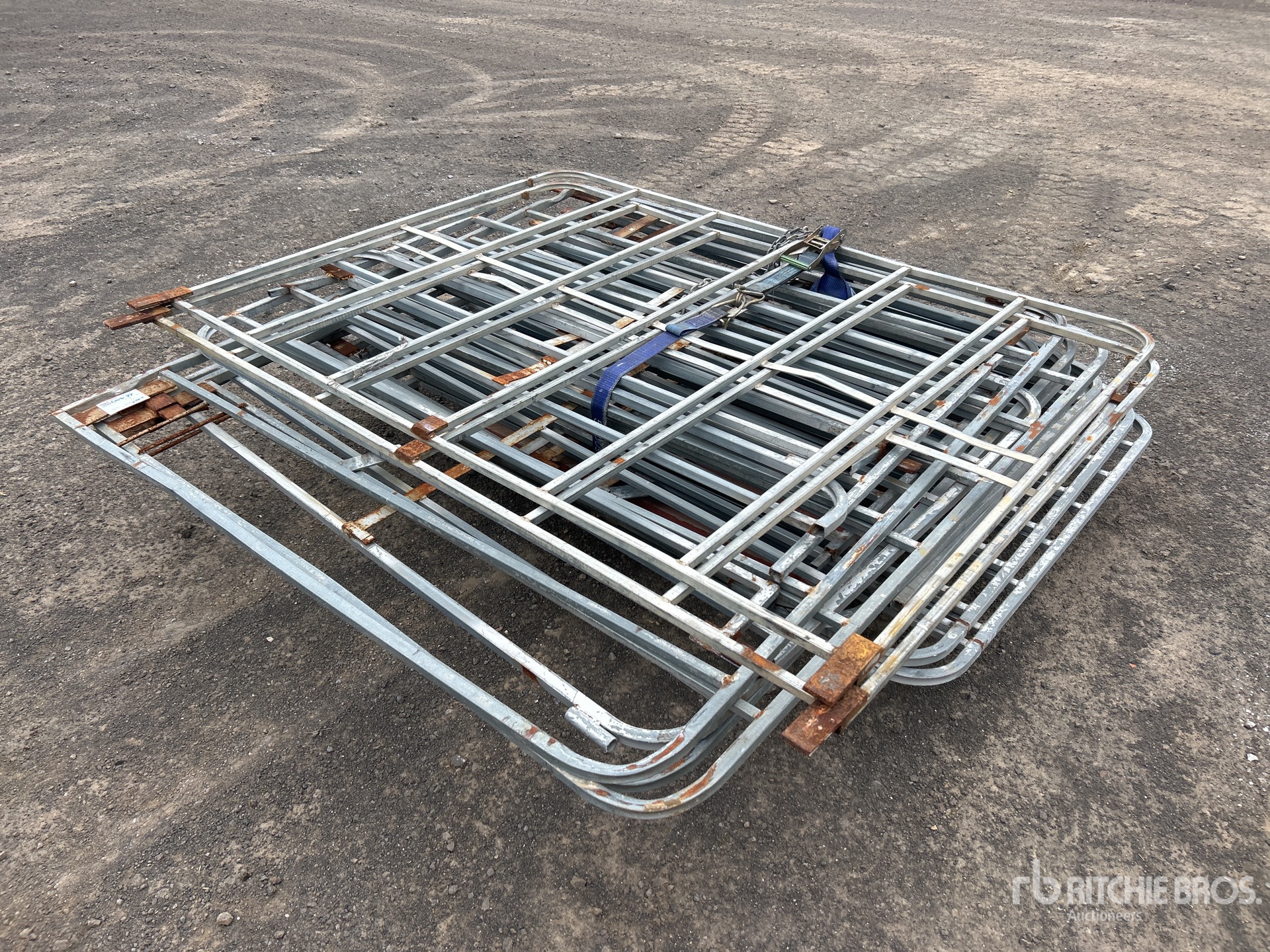 Quantity of Trailer Gates Varios otros