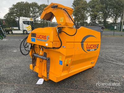 2014 Lucas Raptor M Livestock Feeder