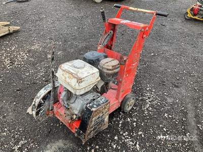 Scie à béton à contrôle arrière (Inoperable)