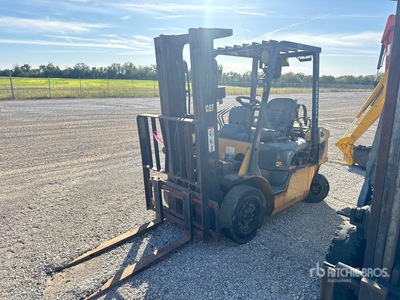 2015 Cat GP25N 4500 lb Pneumatic Tire Heftruck (Inoperable)