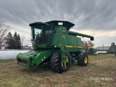 1998 John Deere 9510 Maximizer 4x4 Combine Harvester