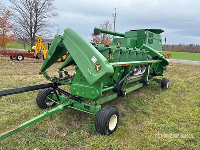 2002 John Deere 893 8 Row Corn Combine Header