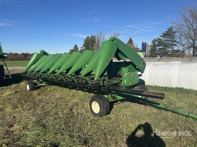 2002 John Deere 893 8 Row Corn رأس الحصادة المجمعة