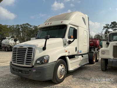 2016 Freightliner Cascadia 125 6x4 Cabeza Tractora Cabina Dormitorio (Inoperable)