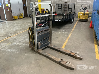 2016 Yale MPB045VGN24T2748 4510 lb Electric Pallet Jack