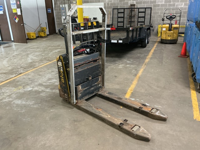 2016 Yale MPB045VGN24T2748 4510 lb Electric Pallet Jack 2016 Yale MPB045VGN24T2748 4510 lb Electric Pallet Jack