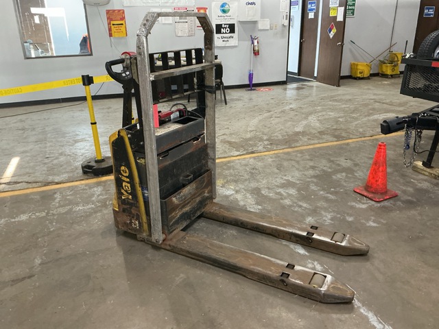 2016 Yale MPB045VGN24T2748 4510 lb Electric Pallet Jack 2016 Yale MPB045VGN24T2748 4510 lb Electric Pallet Jack