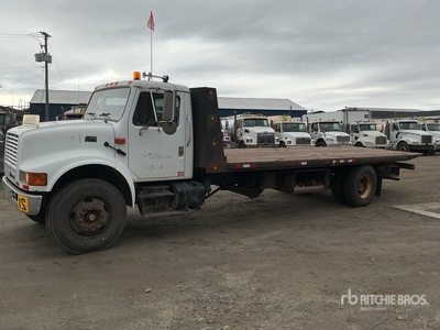 2000 International 4900 4x2 Rollback Truck