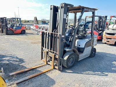 2006 Nissan MPL02A25LV 4050 lb Pneumatic Tire Montacargas