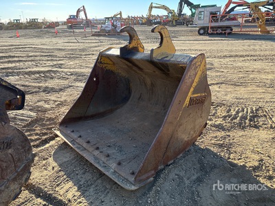 Brandt 66 in Q/C Cleanup Excavator Bucket - Fits John Deere 250G/290G