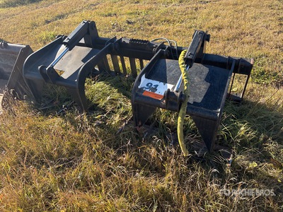 Bobcat 80 in Skeleton Grapple Varios implementos minicargadora