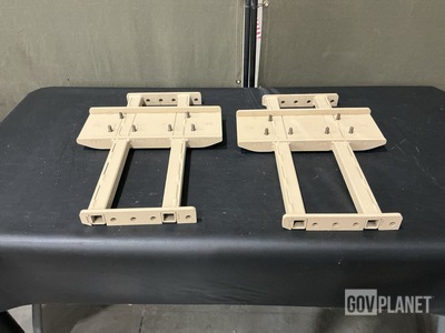 (18) Navistar 3998554C5 Vehicular Brackets