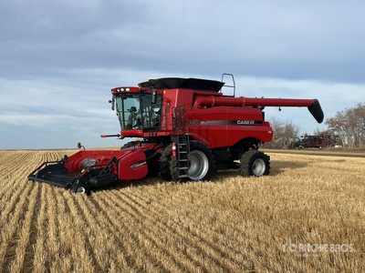 Case IH 8230 Combine Harvester