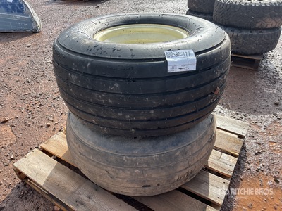 Quantity of (2) 31x13.50-15 Banden