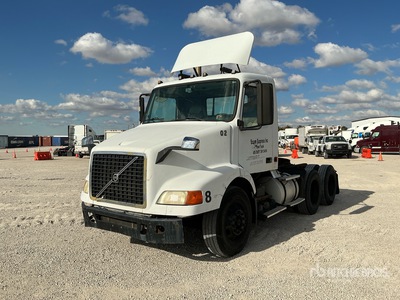 2006 Volvo VNM 6x4 Cabeza Tractora Cabina Corta