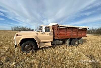 1976 Ford F500 Grain Truck