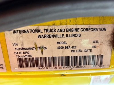 2007 International 4300 4x2 شاحنة فان