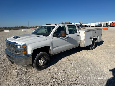 2018 Chevrolet Silverado 3500HD 4x2 Crew Cab Utility Truck