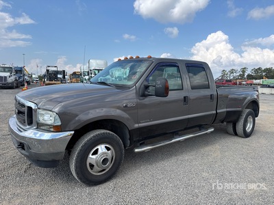2002 Ford F-350 4x4 Crew Cab Pickup