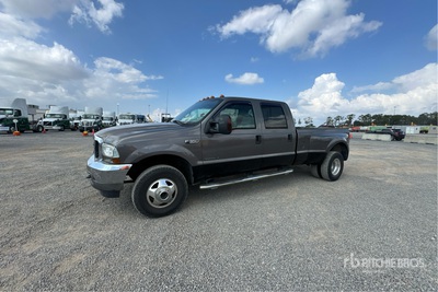 2002 Ford F-350 4x4 Crew Cab Pickup