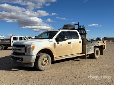 2017 Ford F-350 XLT 4x4 Crew Cab Flatbed Truck