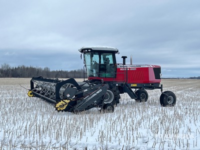 2014 Massey Ferguson WR9740 30 ft Swather Ecumeur