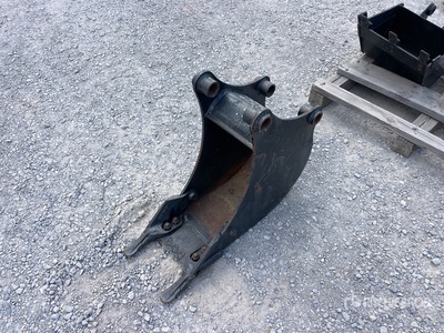 JCB A980/90186 12 in Excavator Bucket