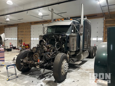 2000 Peterbilt 379 6x4 3- Achs Sattelzugmaschine mit Schlafkabine (Inoperable)