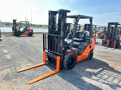 2018 Toyota 8FGU25 4500 lb Pneumatic Tire Carrelli Elevatori