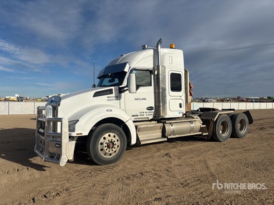 2015 Kenworth T880 6x4 Ciągnik siodłowy T/A z kabiną sypialną