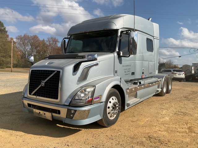 2015 Volvo D13 6x4 T/A Sleeper Truck Tractor