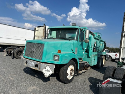Keith/Huber on 1999 Volvo WG 6x4 Camion-citerne à vide