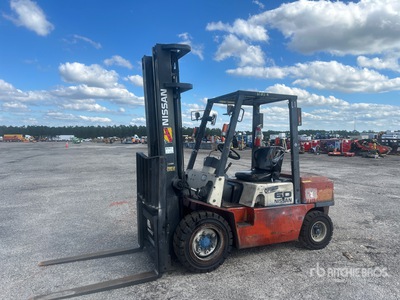 Nissan FGJ02A30V 2875 lb Pneumatic Tire Carretilla Elevadora