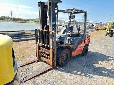 2016 Toyota 8FDU30 5750 lb Pneumatic Tire Carrelli Elevatori