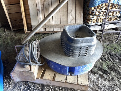 Mineral Feeder, Tubs, Foger Livestock Feeder