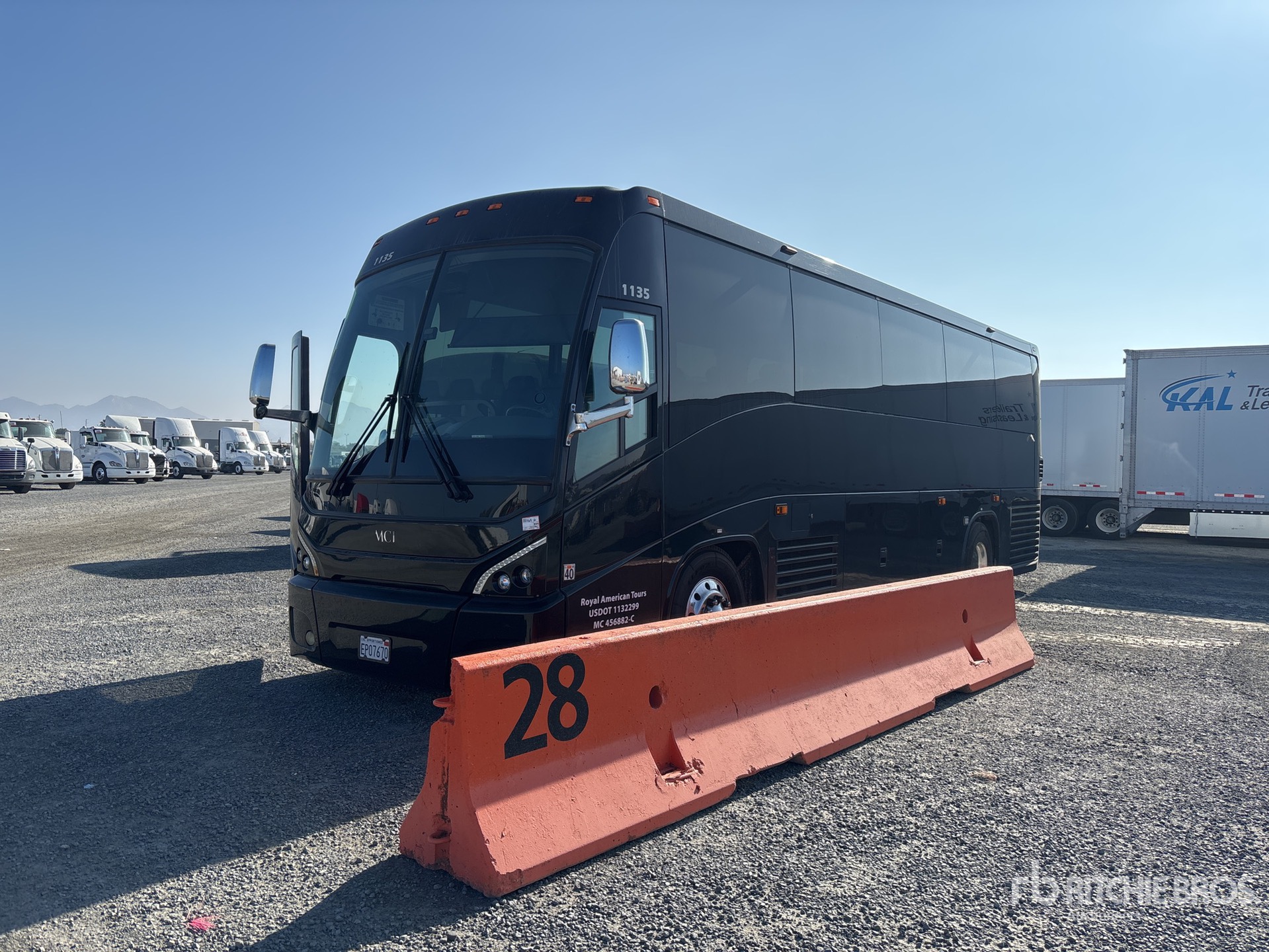 2020 Motor Coach Industries J3500 4x2 40-Seat Bus