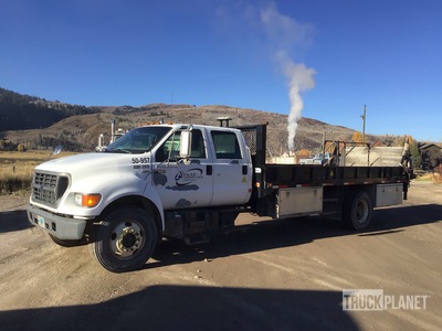 2003 Ford F-650 4x2 Crew Cab Camión Caja Abierta