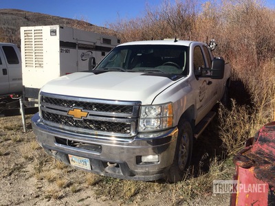 2012 Chevrolet 3500 LT 4x4 Extended Cab Fuel tank and Tool box Pickup