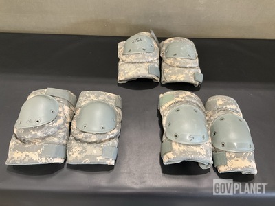 (74) Pairs of Knee Pads