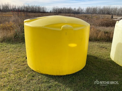 1300 gal Poly Watertank