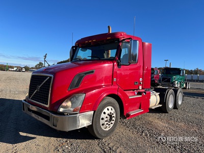 2013 Volvo VNL 6x4 Cabeza Tractora Cabina Corta