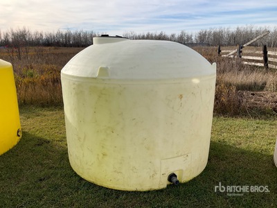 1400 gal Poly Watertank
