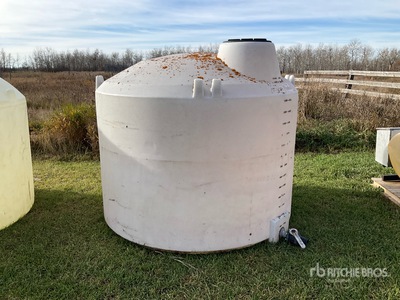 1400 gal Poly Watertank