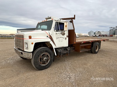 1986 International 1954 4x2 Camion à Plateau