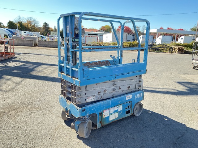 2012 Genie GS-1930 Electric Scissor Lift (Inoperable)