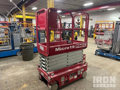 2018 MEC MICRO 19 Electric Scissor Lift (Inoperable)
