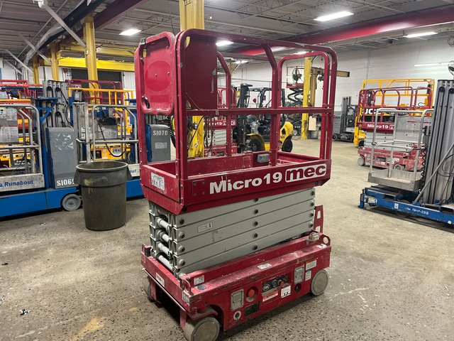 2018 MEC MICRO 19 Electric Scissor Lift (Inoperable)