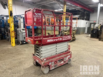 2018 MEC MICRO 19 Electric Scissor Lift (Inoperable)