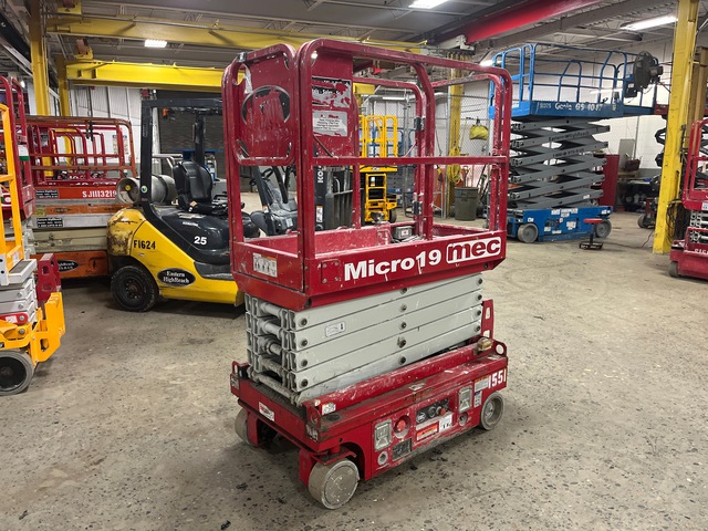 2018 MEC Micro19 Electric Scissor Lift